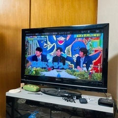 日立の液晶テレビ＋テレビ台を無料で差し上げます（ちゃんと見れます）の画像