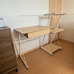 受け渡し先決定　シェルフ付きデスク
