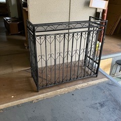 室外機カバー　エアコンカバー　アイアンフェンス　雰囲気よく無機質...