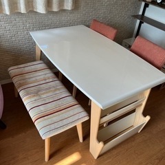 ニトリ　ダイニングテーブル　白×ナチュラル　ベンチシート　マガジ...