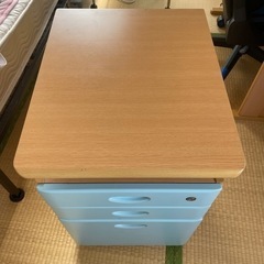収納家具、キャスター付き