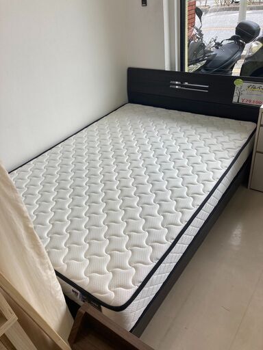 木目調ベッドフレームのダブルベッド✨