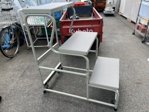 オカムラ　3段ステップ　スプリングキャスター　踏み台　中古