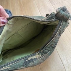 BAY FLOWとSAVOYのショルダーバックの画像