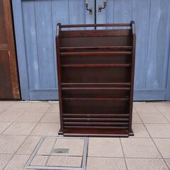 ヴィンテージ　北海道民芸家具　ラック 北海道民芸家具(HOKUMIN)の樺無垢材スリッパラックです。アンティーク