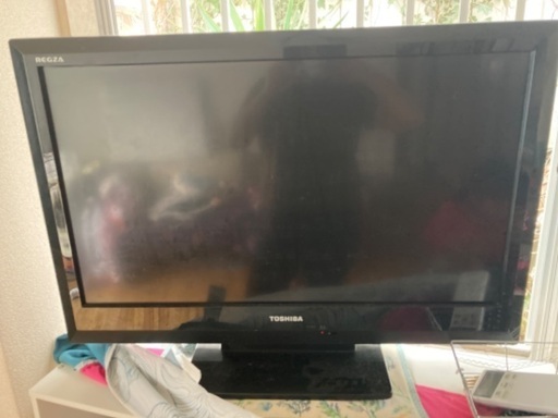 テレビ32型　dvdプレーヤー、棚【おまけ】