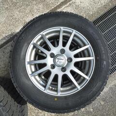 スタッドレスタイヤ バリ山の画像