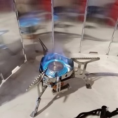 ソロキャンプ用ガスコンロ　防風シールド付きの画像