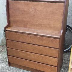 【引取先決定】引き出し付学習机※昨日から外の駐車場に出しているた...
