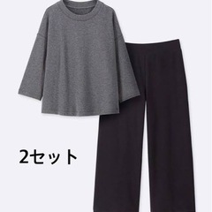 ［取引中］中古 UNIQLOウルトラストレッチルームセット（5分袖）