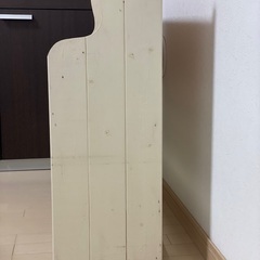 ハンドメイドの絵本棚の画像