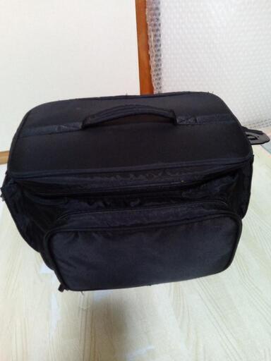 超超激安♦️箱型手持ちショルダーバッグ♦️とても便利です♦️安定して綺麗に入ります♦️外寸サイズ横37㌢縦27㌢高さ18㌢♦️まぁまぁ大きめゆったり♦️人気の品♦️使いやすい便利♦️おすすめ♦️お値打ちにお譲り致します♦️他のフリマアプリにも載せて折りますのでお早めにどうぞ♦️最終値段です