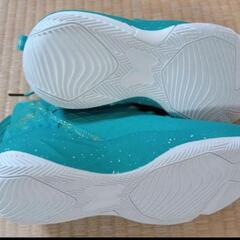 スニーカー バッシュの画像