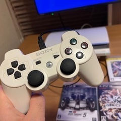 ps3  本体とソフト５本　コントローラーはおまけ程度の画像