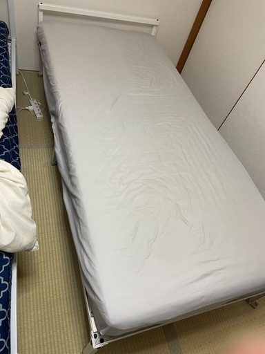 【成約済み】シングルベッド　マットレスつき　美品
