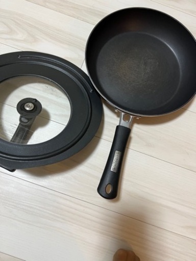 THERMOS フライパン+フタ　26／28cm 3／31午後三時まで