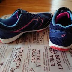 ASICSシューズの画像