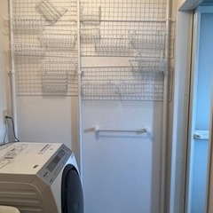 強力突っ張りポール3本と収納ワイヤーグッズ色々の画像