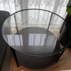 IKEA ガラステーブルの画像