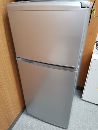 冷蔵庫 アーバンシルバー AQR-111E AQUA（幅48cm×奥行50cm×高さ109cm）