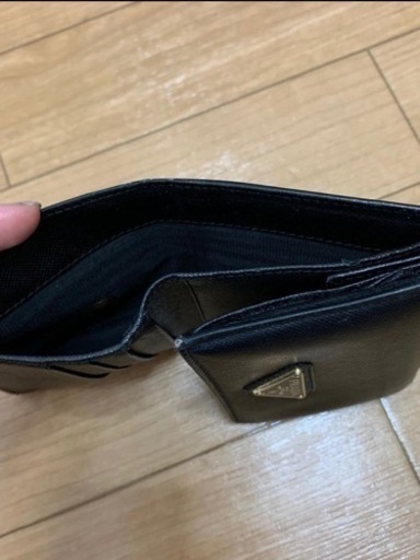 PRADAの財布