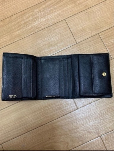 PRADAの財布