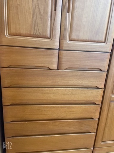 3組の収納キャビネット