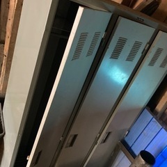スチールロッカー三連の画像