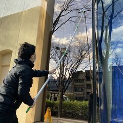 ビル管理会社の定期清掃課スタッフ募集です。