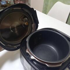電気圧力鍋としゃもじの画像