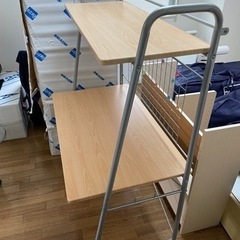 4/2までに取りに来ていただける方限定！勉強机イスセットの画像