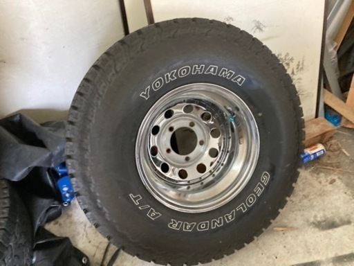 33/12.50r15タイヤ　中古ですがバリ山で新品からの走行は少ないです。