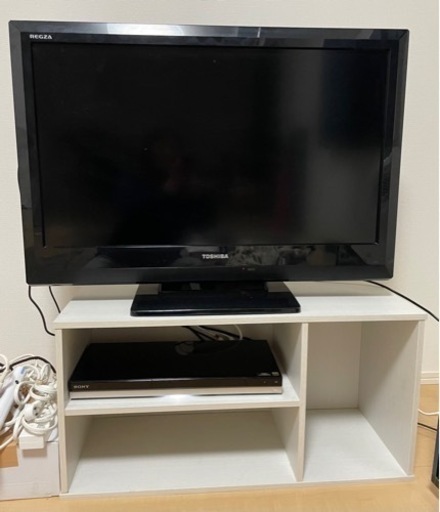 テレビ　テレビ台　TOSHIBA REGZA