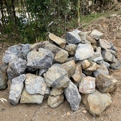 割ぐり石(割栗石)の画像