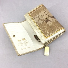 COACH コーチ ゴールドレザー×パッチワークシグネチャー L字ファスナー折財布 の画像
