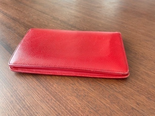 赤いCHANELの長財布