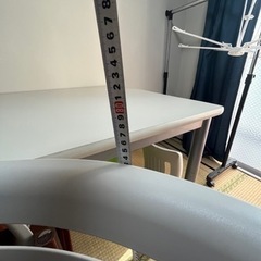 椅子 テーブルの画像