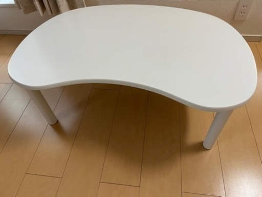 白いテーブル