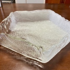 ガラスのお皿の画像