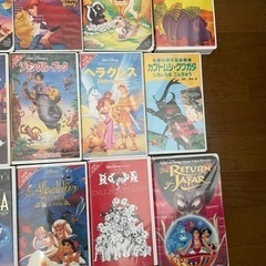 VHS  ビデオテープ。18巻ディズニーの物が多いです。VHSの...