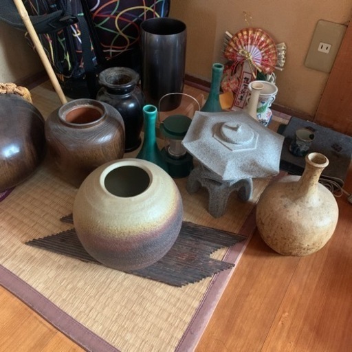 壺など。
