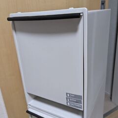 3段ゴミ箱の画像