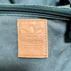 adidas リュックの画像