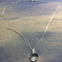 【未使用】　水晶風（プラスチック？）ネックレスの画像