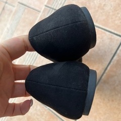 【中古】ユニクロマシュマロタッチパンプス　ローヒール　黒 スエード　24.5cmの画像