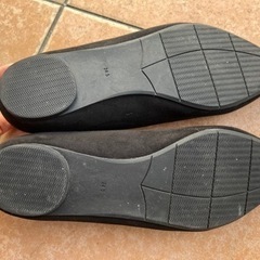 【中古】ユニクロマシュマロタッチパンプス　ローヒール　黒 スエード　24.5cmの画像