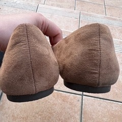 【中古】ユニクロマシュマロタッチパンプス　ローヒール　ベージュ　25cmの画像