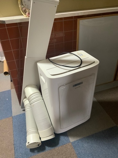 【引取先決まりました】トヨトミ スポット冷暖エアコン ホワイト TAD-22KW(W)