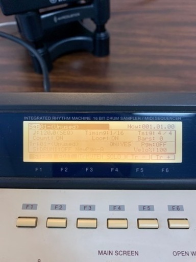 【ビンテージサンプラー】 AKAI MPC2000XL