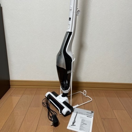 2020年製　コードレスクリーナー　スタンド付